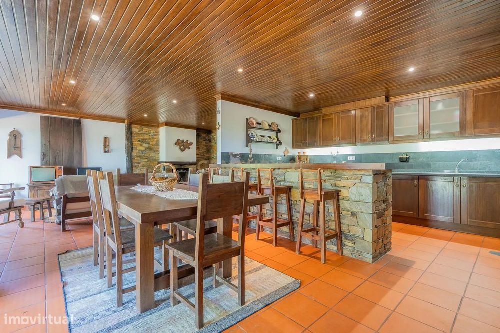 Excelente Moradia de Xisto inserido em aldeia tradicional