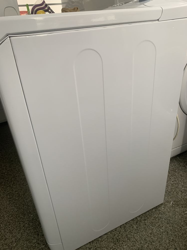Продам пральну машину Ariston Hotpoint AVTF109,5 кг. Вузька, гарантія.