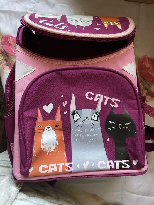 Шкільний портфель для дівчинки