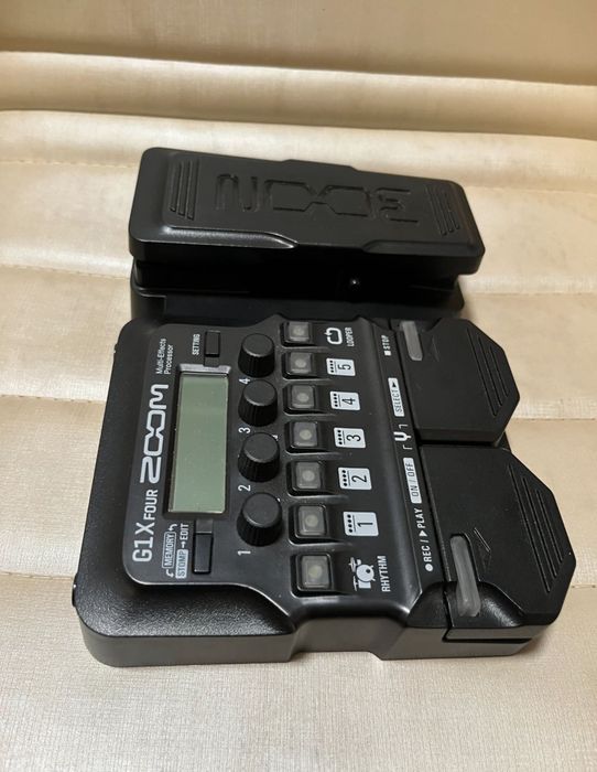 Pedal Multi-effects Zoom G1xFour