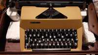 Maszyna do pisania Predom 1303