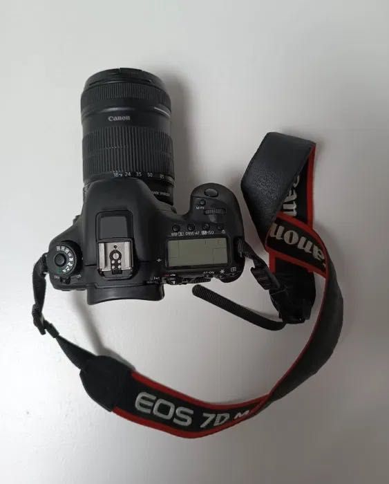 Canon EOS 7D Mark II + (Opcional: Lente Tamron 20-40mm)