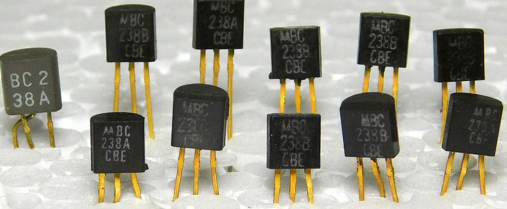 Tranzystor BC238 ZESTAW [082]A - cena 15 sztuk