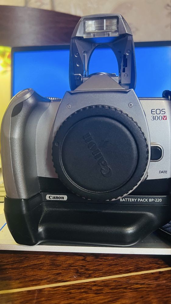 Фотоапарат Canon EOS 300 v