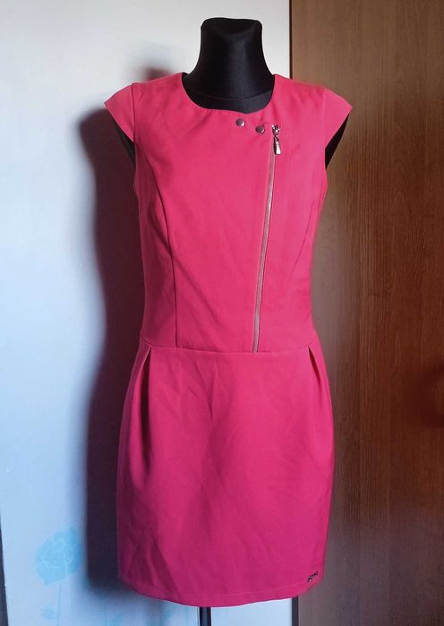 Marconi ładnie uszyta czerwona sukienka r. 36/38