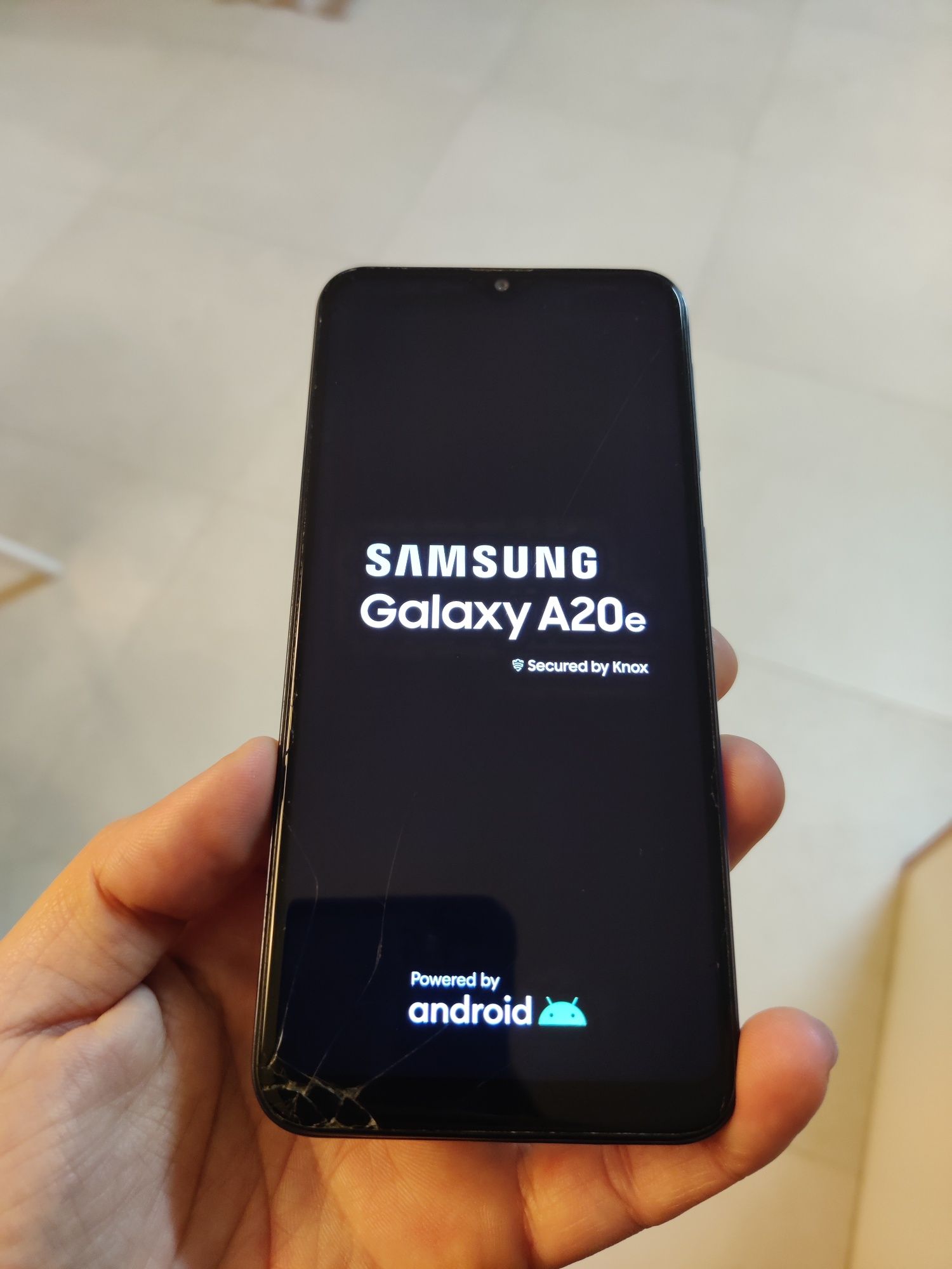 Samsung Galaxy A20e (Ecrã estalado)