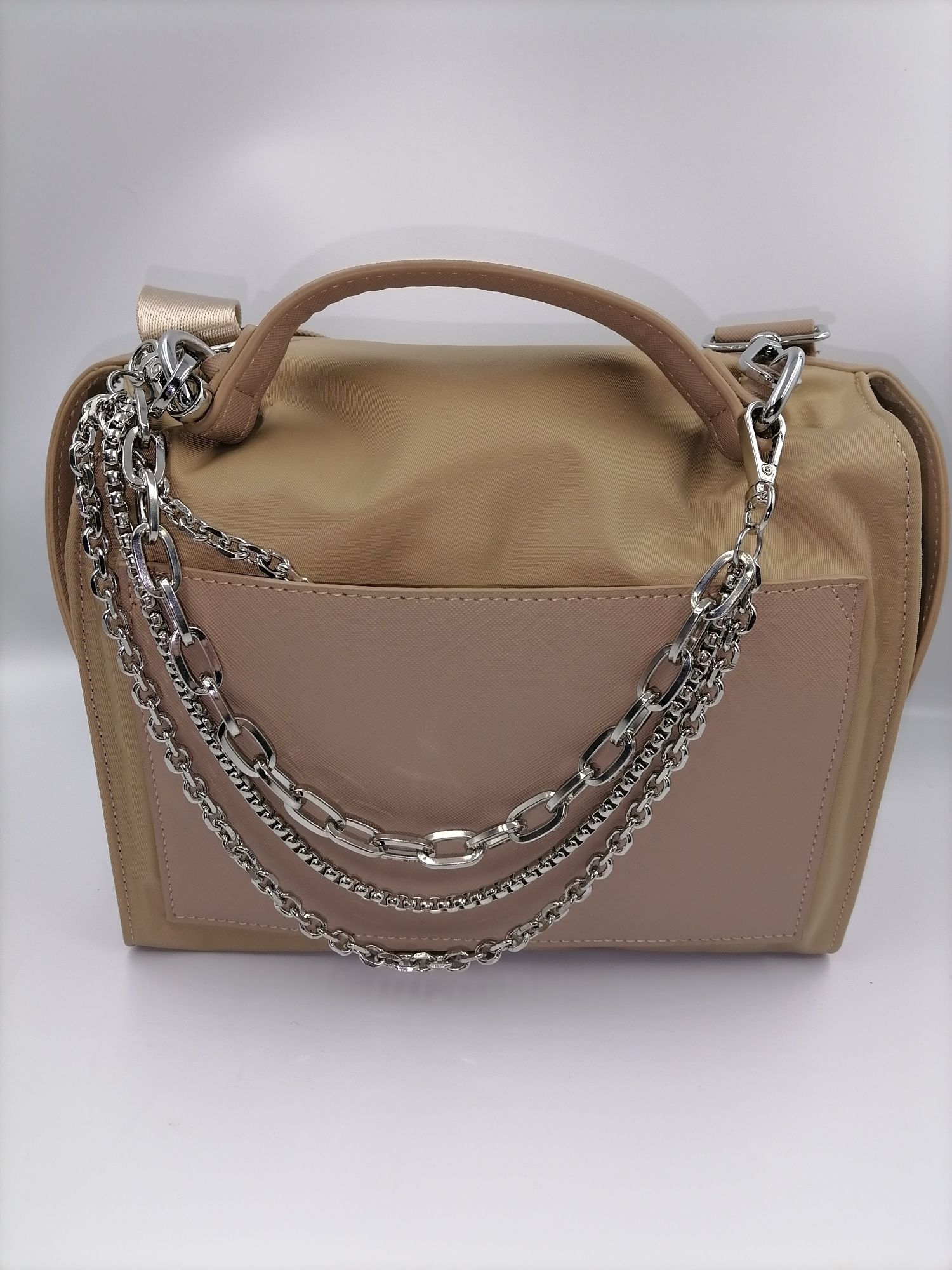 Продам сумку PRADA цвет бежевый.