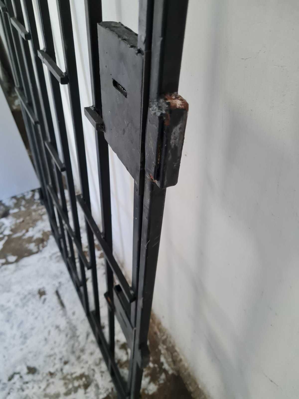 Металеві дверні грати 95×210 см з 2 замками