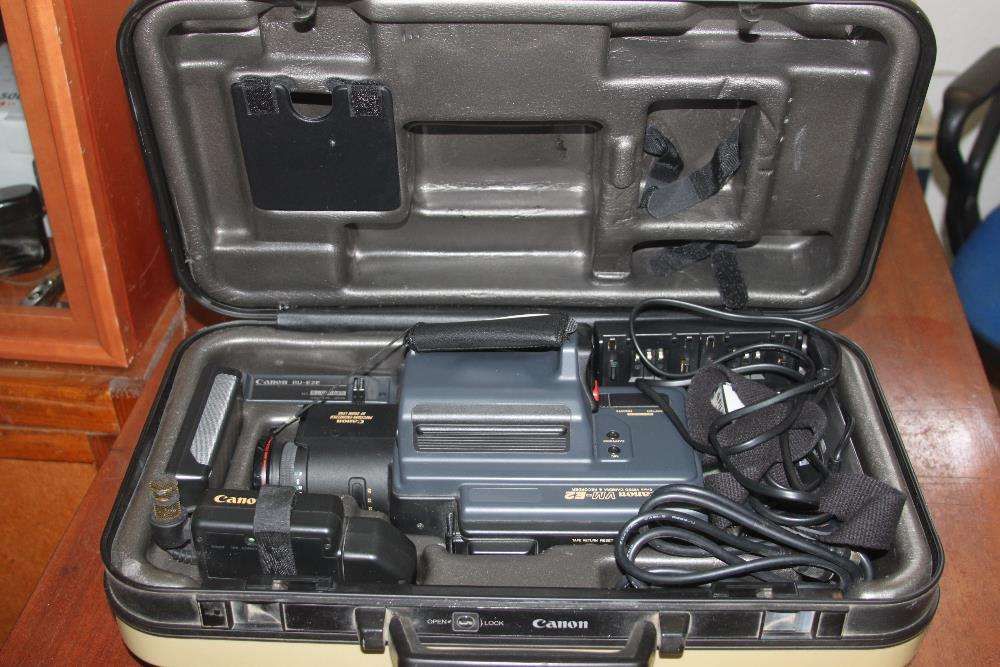 Máquina de filmar Canon VM-E2 e respectiva mala