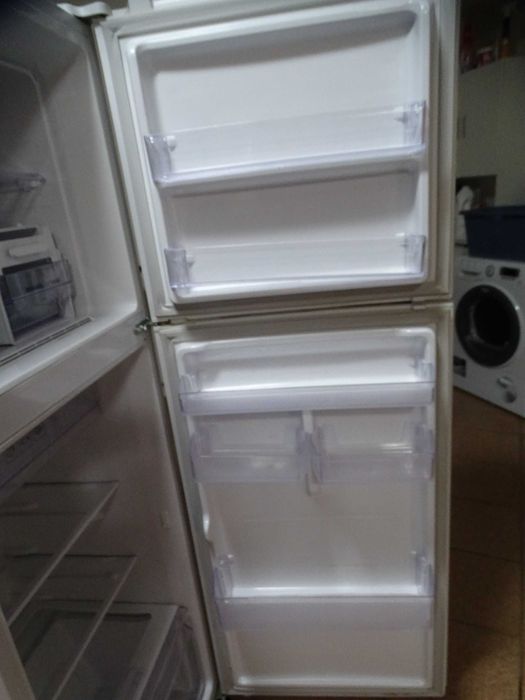 Frigorifico usado  Samsung-No Frost-163,5 CM-300 Litros Branco