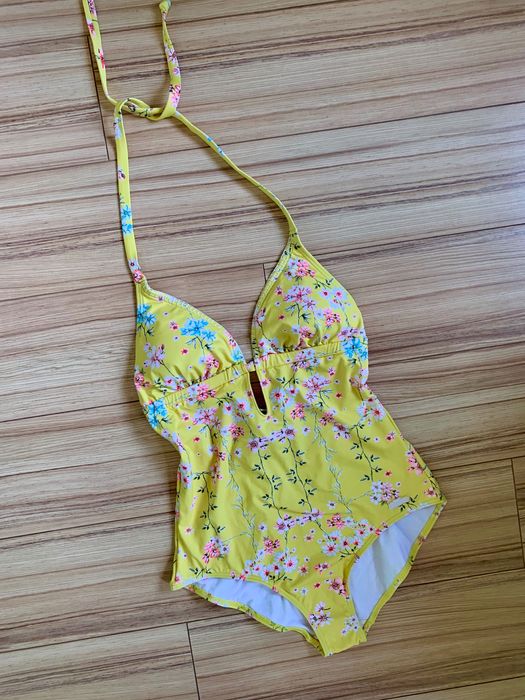 Żółty jednoczęściowy strój kąpielowy kwiaty Sunseeker 40A/B