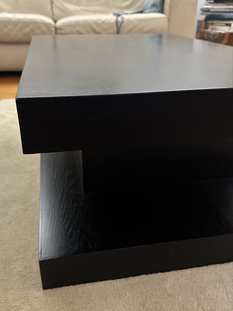 Mesa de centro em madeira preta