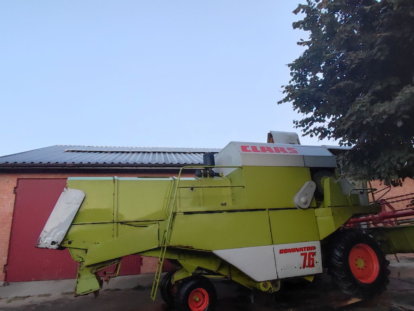 Claas Dominator 76