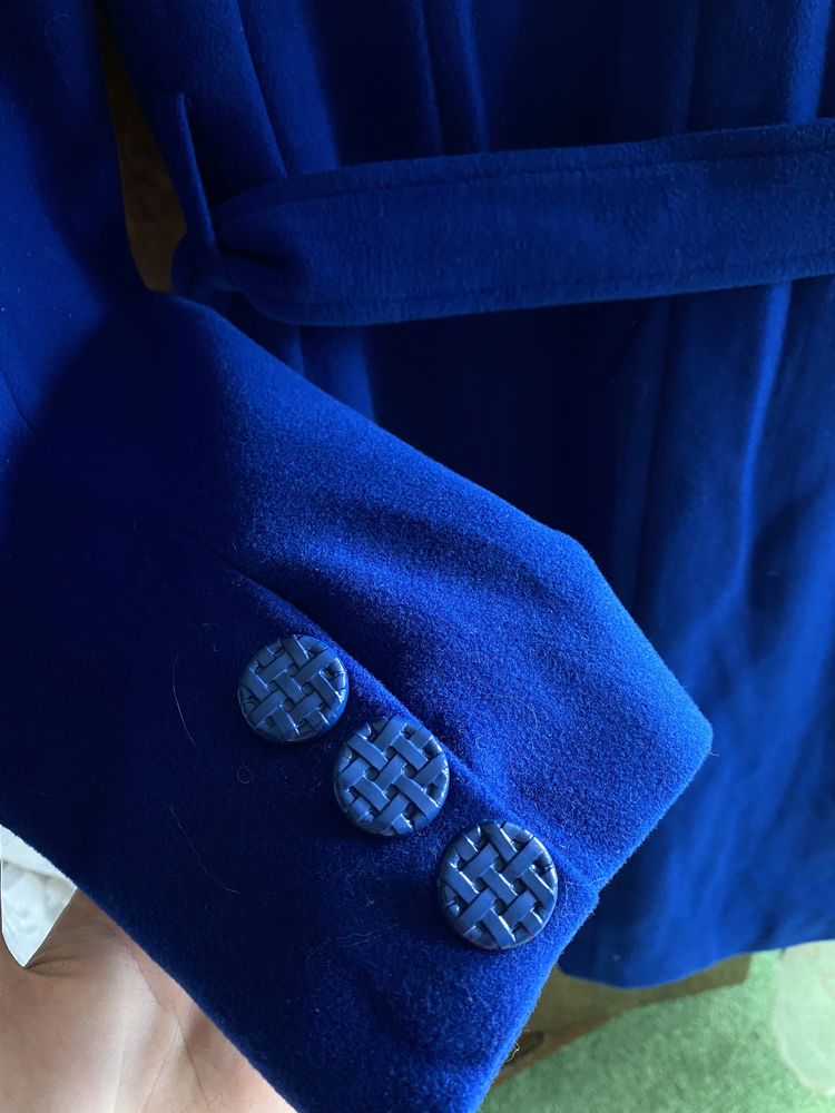 Пальто  женское кашемировое  цвета электрик синее
