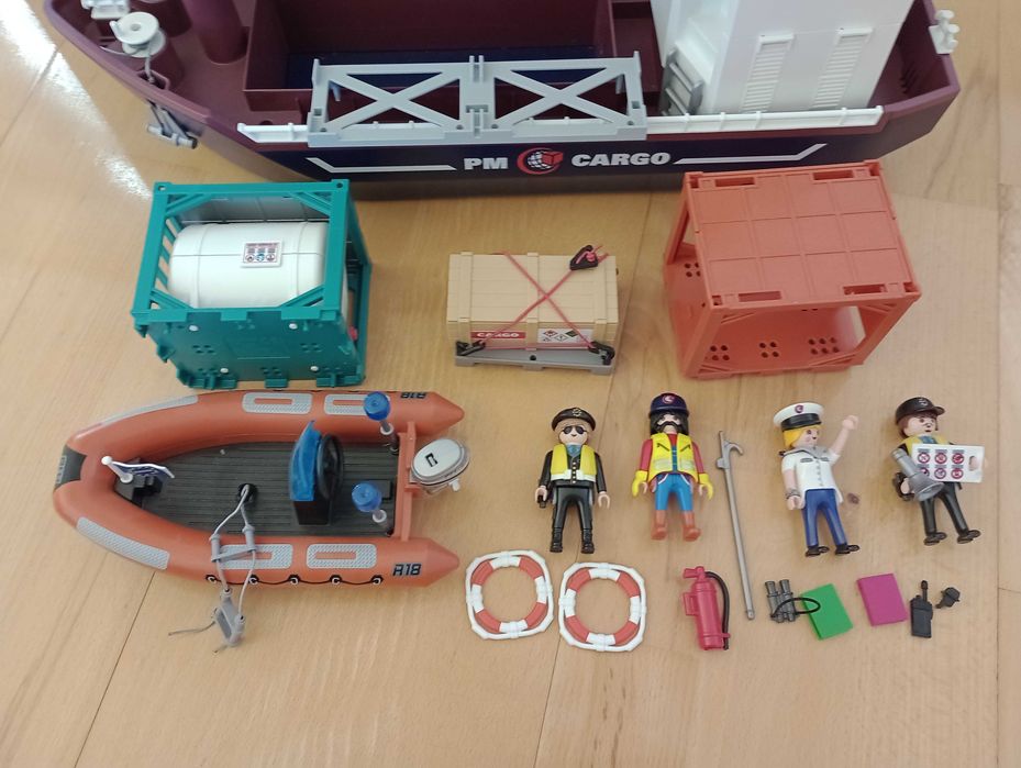 Playmobil City Action 70769 Duży kontenerowiec z łodzią służb celnych
