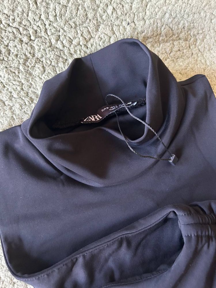 Топ чорний Zara з високою горловиною