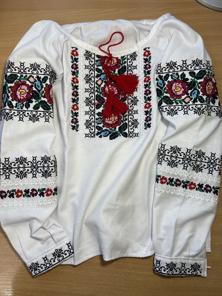 Вишиванка для дівчинки . Дитяча вишиванка