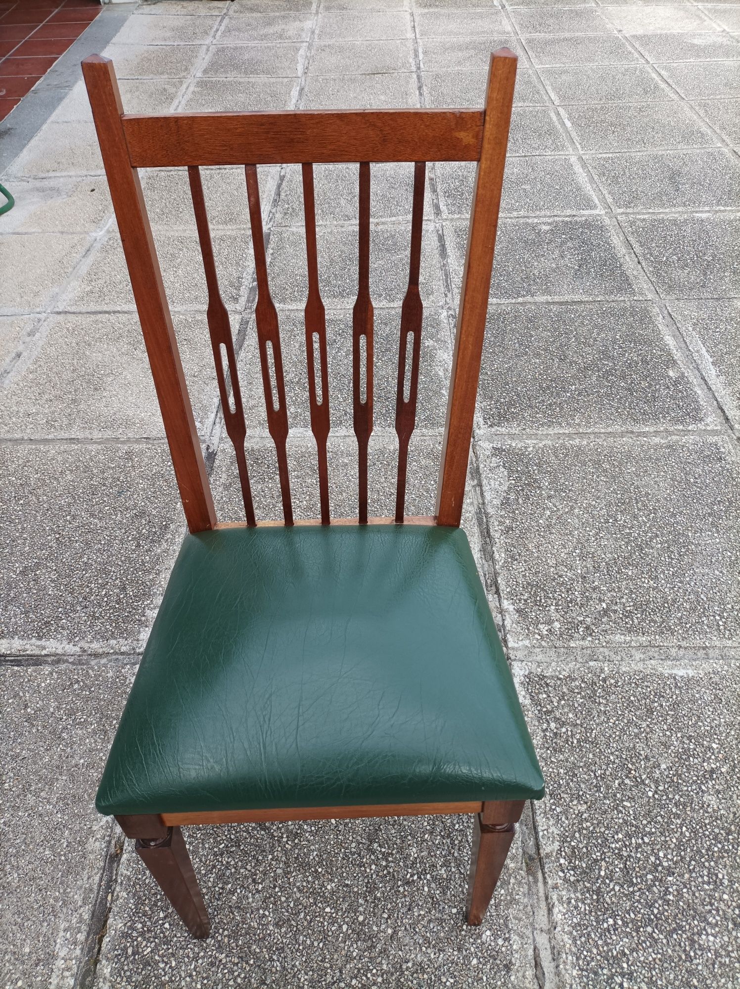 Cadeiras clássicas vintage bom estado