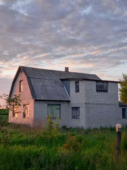 Будинок два поверхи