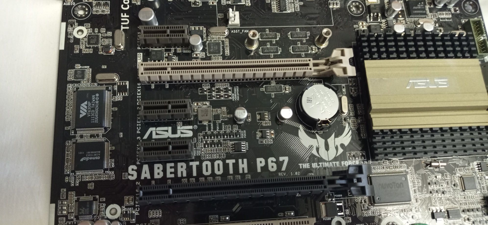Материнская плата Asus sabertooth P67