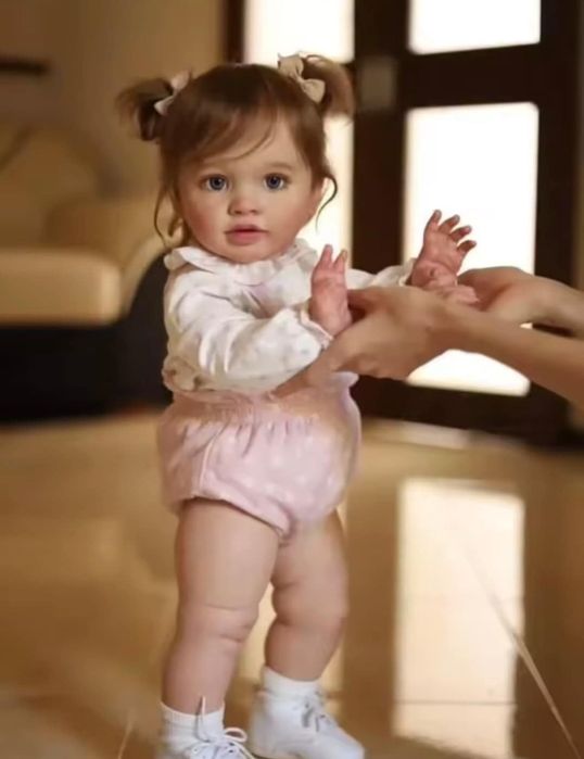 Nowa duża realistyczna lalka piękna