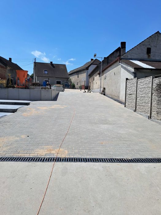 Usługi brukarskie, prace ziemne, 
Usługi  Minikoparka, Ładowarką