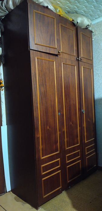 Шифонер трьохдверний