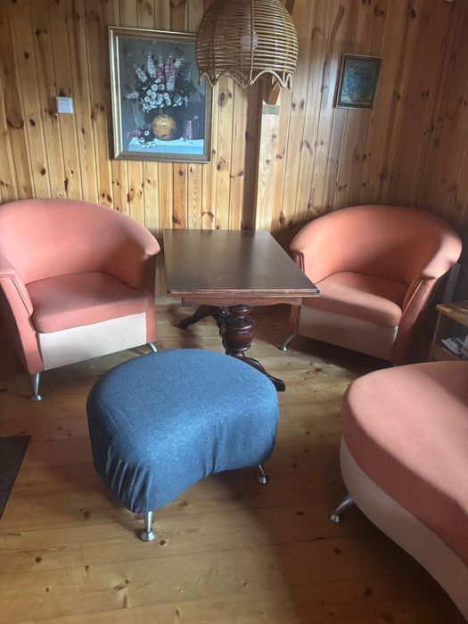 Zestaw wypiczynkowy sofa fotele pufa stół - ława