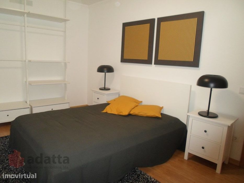 Apartamento T1 e garagem. Mobilado na Rua do Brasil, arrenda-se.