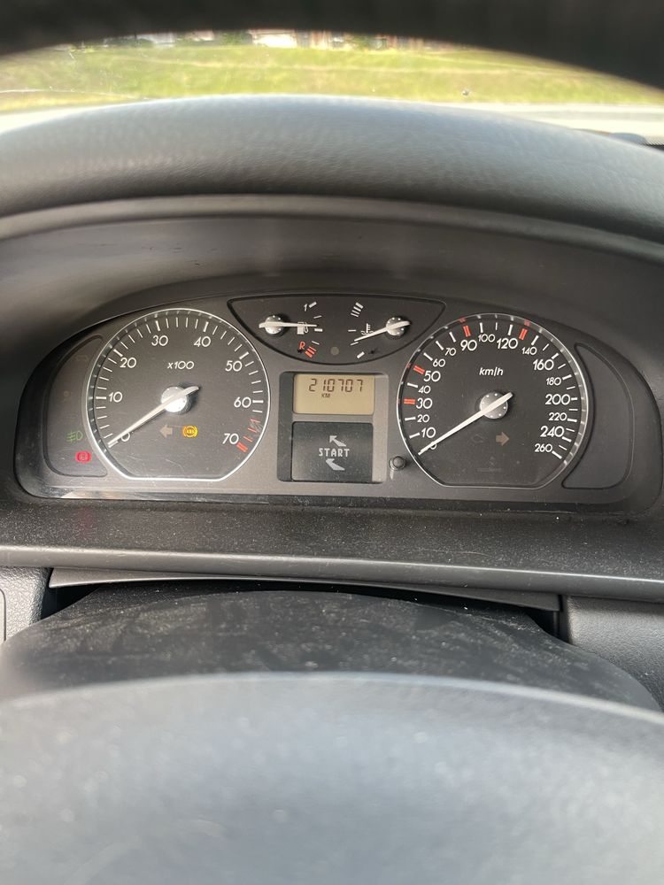 Reno Laguna II, 2,0 turbo, 2003 rok potrzebuje wkładu finansowego.