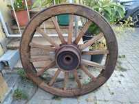 Roda de carroça antiga