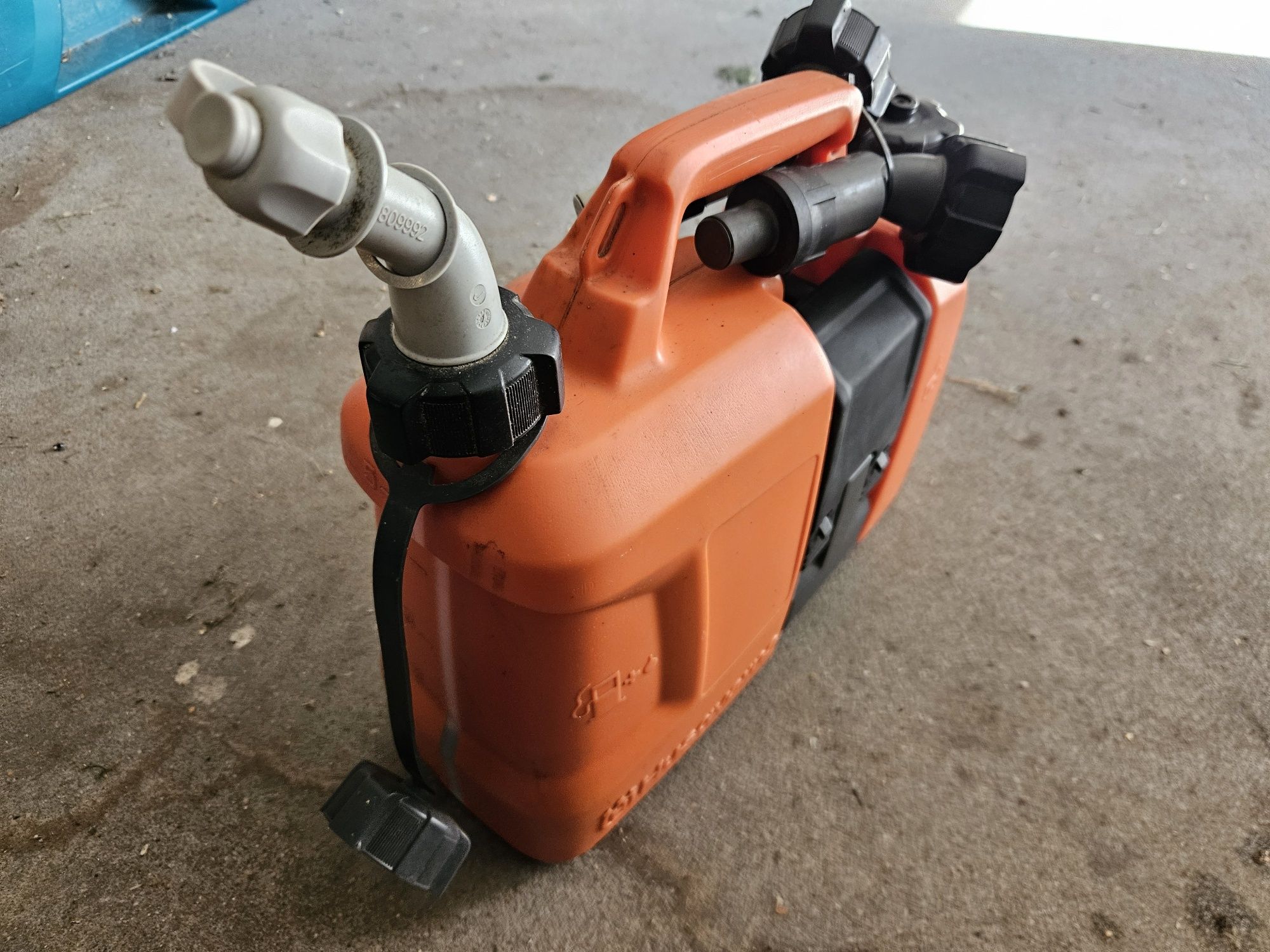Kanister drwala Husqvarna Combi 5 + 2,5l wlewki