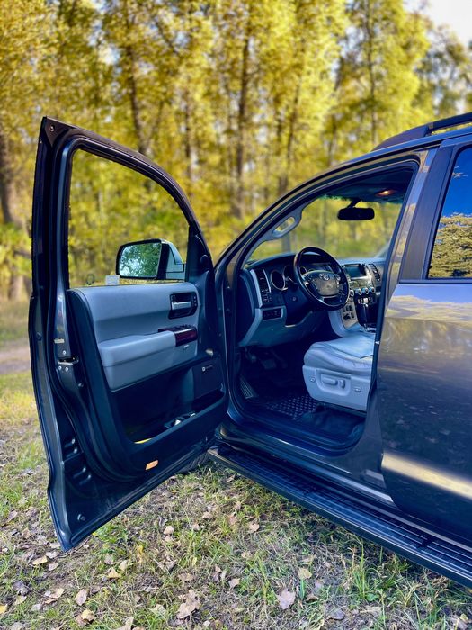Toyota Sequoia Platinum