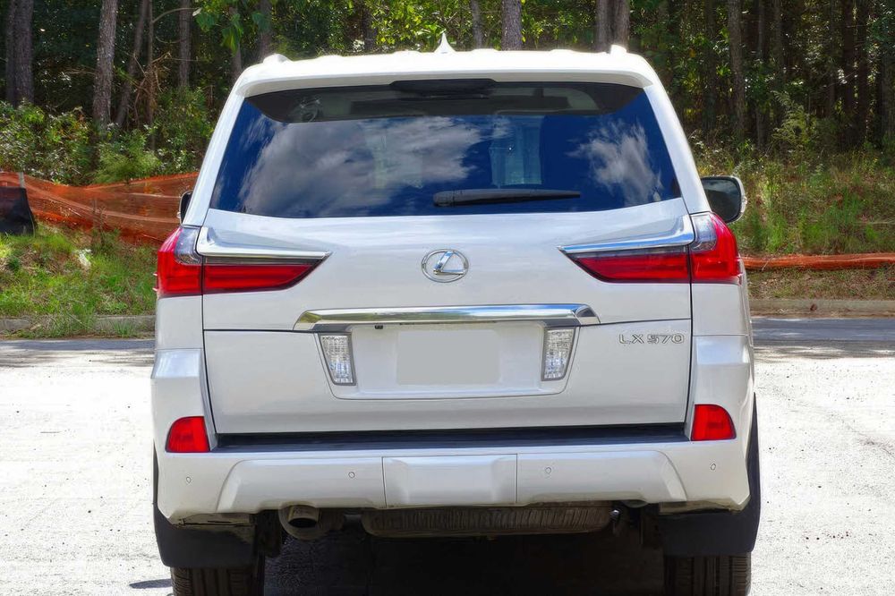 Lexus LX 570      2016