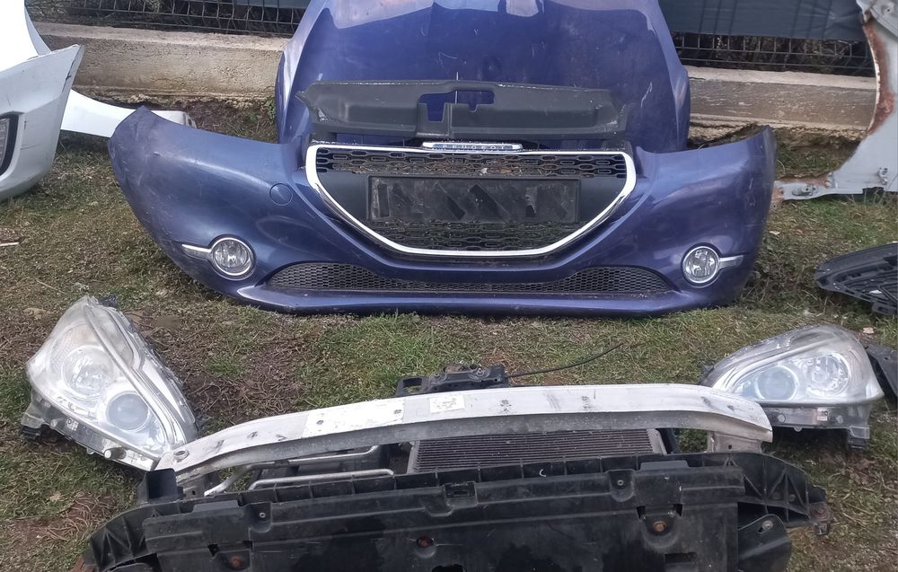 Передній бампер фари телевізор радіатори  комплект peugeot 208 2011-