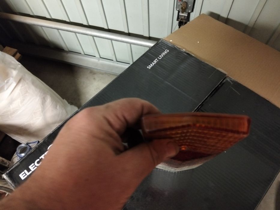 Farol traseiro de camionete