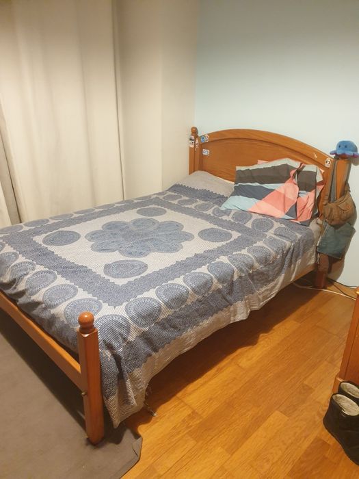 Cama e  colchão de 140×190