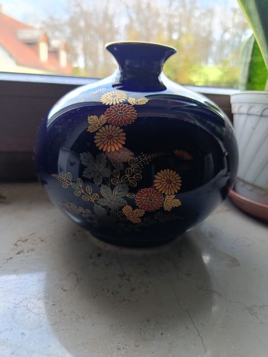 Porcelanowy wazon dekoracyjny