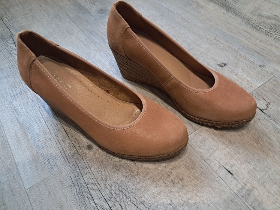 Buty na koturnie lasocki 39