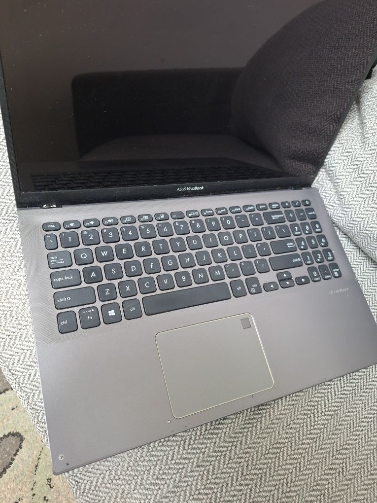 Laptop ASUS VivoBook Model: F512J Uszkodzony