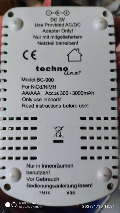 Зарядний для акумуляторних батарейок.