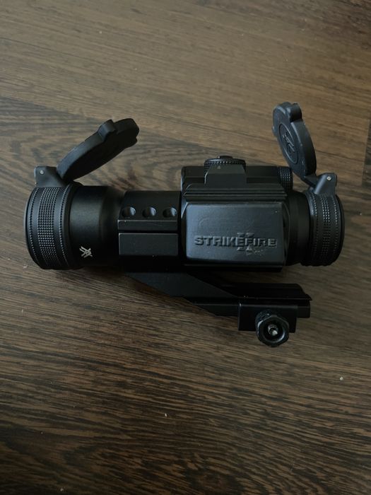Приціл коліматорний Vortex StrikeFire II