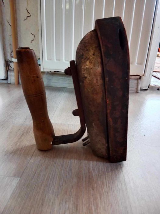 Zabytkowe żelazko krawieckie PRL