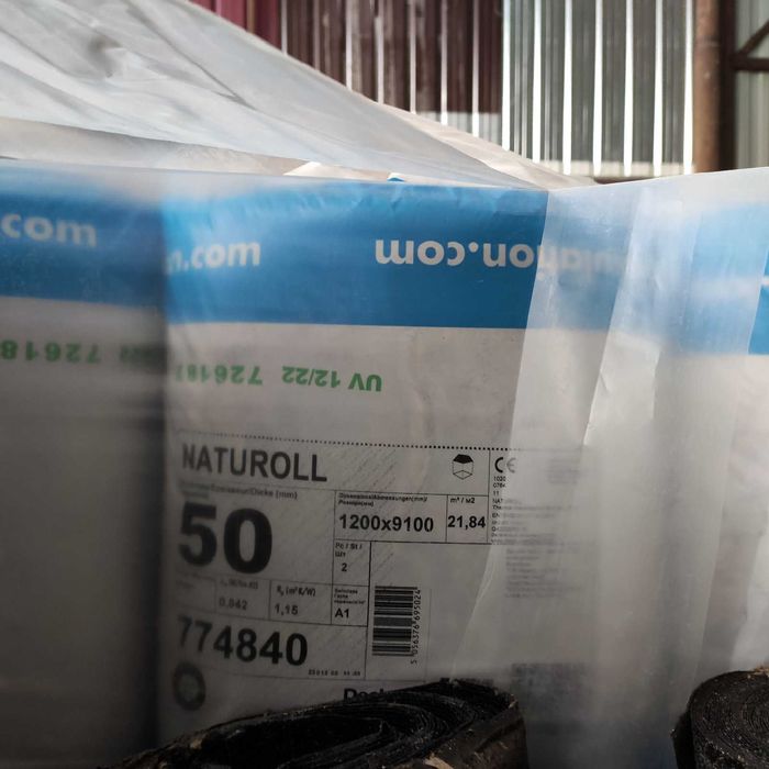 Вата IZOVAT фасадна, рулонна, м'яка.