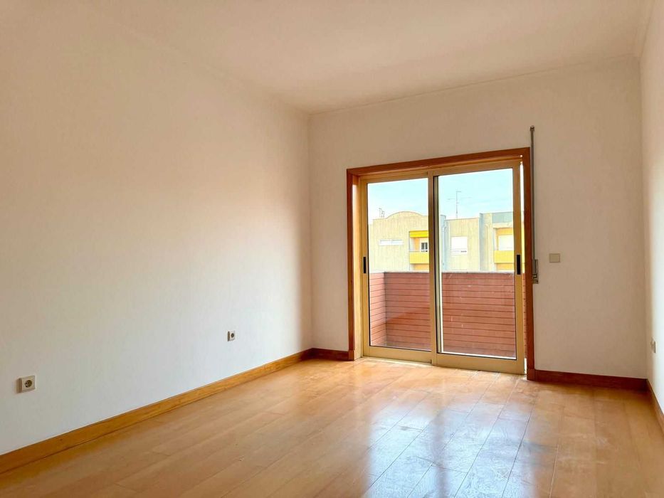 Alugo apartamento t3