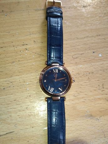 Продам женские часы GC Y31004L7