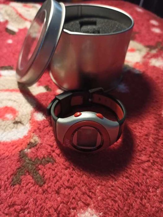 Zegarek elektroniczny wodoodporny SPIKE czarno-czerwony