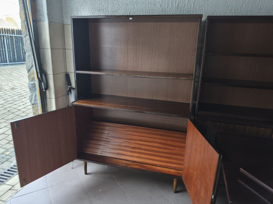 Meble z PRL sprzedam- dwie witrynki,barek