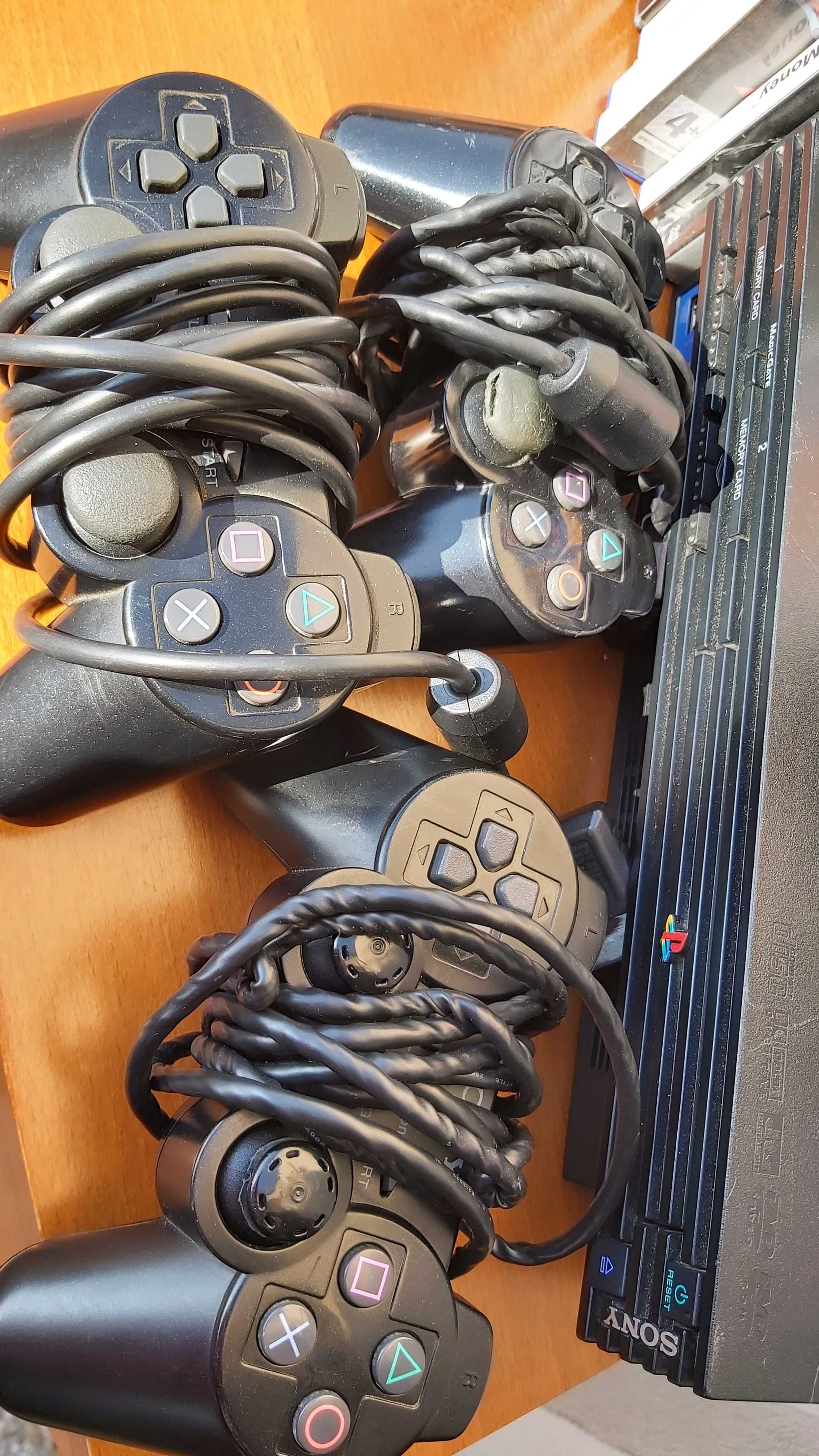 PlayStation 2 com 3 comandos e 14 jogos