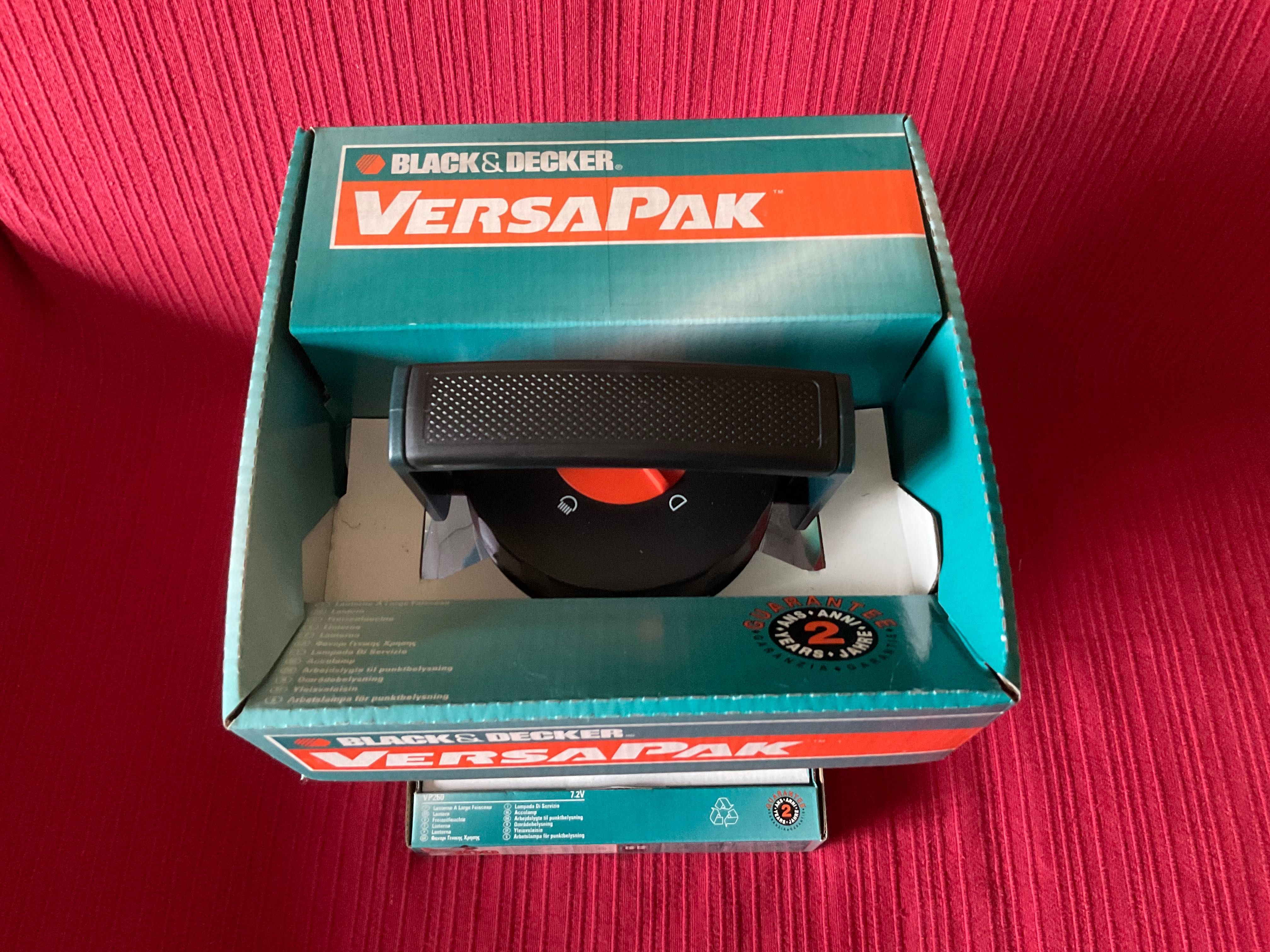 Lanterna e aparafusadora Black&Decker, caixa bits